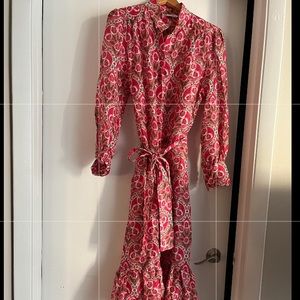 Gorgeous feminine floral maxi dress with waist tie